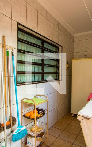 Casa à venda com 174m², 3 quartos e 2 vagas Casa à venda com 174m², 3 quartos e 2 vagasÁrea de serviço