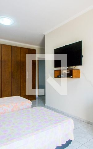 Casa à venda com 174m², 3 quartos e 2 vagas Casa à venda com 174m², 3 quartos e 2 vagasQuarto 1 - Suíte