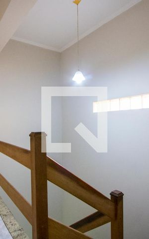 Casa à venda com 174m², 3 quartos e 2 vagas Casa à venda com 174m², 3 quartos e 2 vagasCorredor