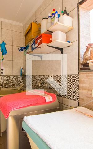 Casa à venda com 174m², 3 quartos e 2 vagas Casa à venda com 174m², 3 quartos e 2 vagasÁrea de serviço