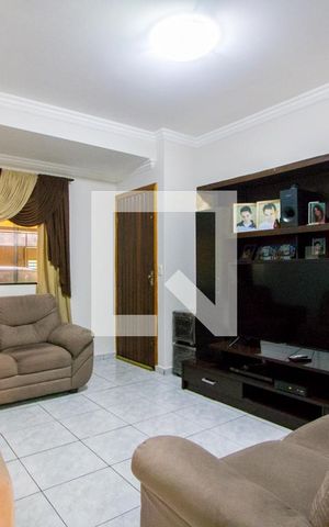 Casa à venda com 174m², 3 quartos e 2 vagas Casa à venda com 174m², 3 quartos e 2 vagasSala