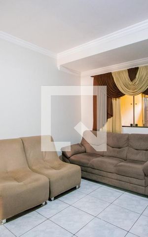 Casa à venda com 174m², 3 quartos e 2 vagas Casa à venda com 174m², 3 quartos e 2 vagasSala