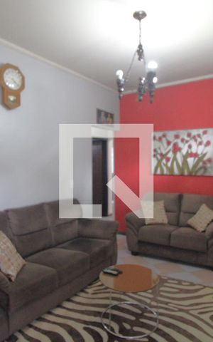 Casa à venda com 268m², 5 quartos e 3 vagasSala