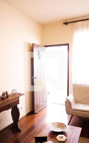 Casa de condomínio à venda com 117m², 4 quartos e 2 vagas Casa de condomínio à venda com 117m², 4 quartos e 2 vagasSala