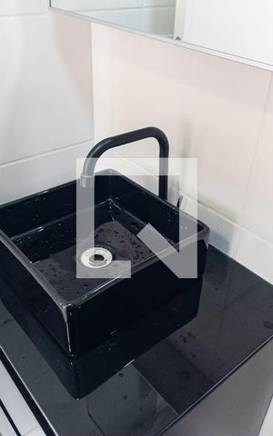 Apartamento à venda com 33m², 2 quartos e sem vaga Apartamento à venda com 33m², 2 quartos e sem vagaBanheiro