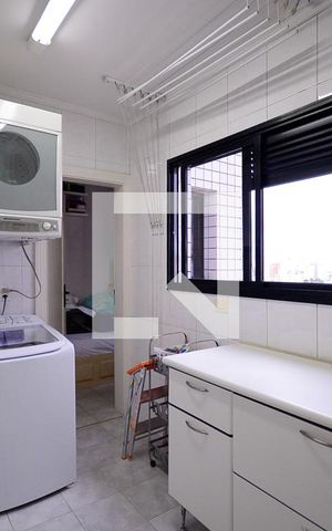 Apartamento à venda com 176m², 3 quartos e 3 vagas Apartamento à venda com 176m², 3 quartos e 3 vagasÁrea de Serviço