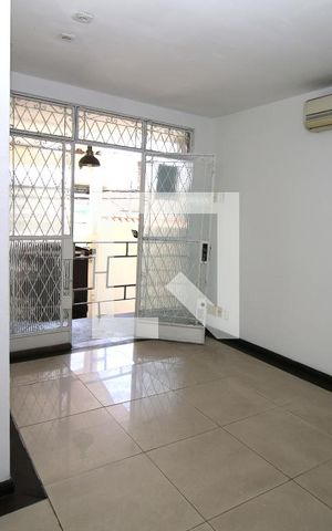 Casa à venda com 220m², 3 quartos e 1 vagaSala