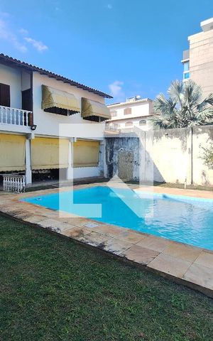 Casa à venda com 720m², 6 quartos e 5 vagas Casa à venda com 720m², 6 quartos e 5 vagasPiscina