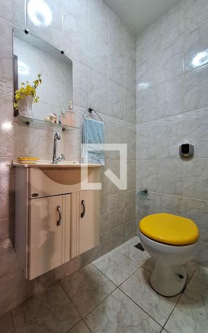 Casa à venda com 720m², 6 quartos e 5 vagas Casa à venda com 720m², 6 quartos e 5 vagasBanheiro de serviço