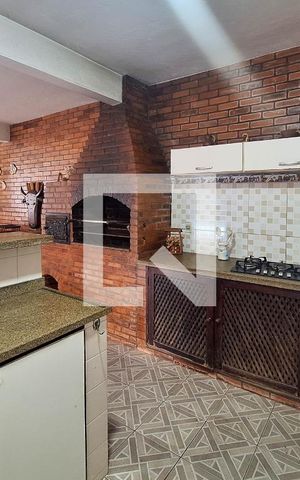 Casa à venda com 720m², 6 quartos e 5 vagas Casa à venda com 720m², 6 quartos e 5 vagasChurrasqueira
