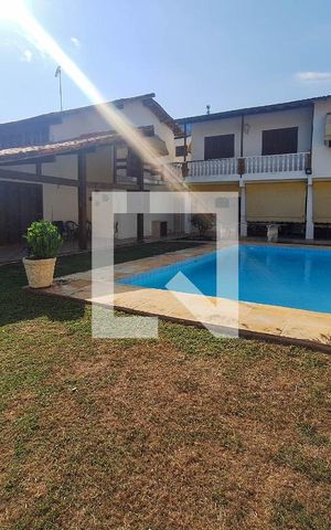 Casa à venda com 720m², 6 quartos e 5 vagas Casa à venda com 720m², 6 quartos e 5 vagasPiscina