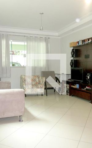 Casa à venda com 170m², 3 quartos e 3 vagasSala