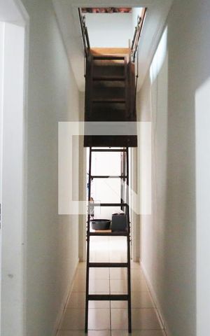 Casa à venda com 170m², 3 quartos e 3 vagasCorredor Interno Superior - Entrada Sótão