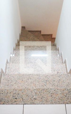 Casa à venda com 170m², 3 quartos e 3 vagasEscada