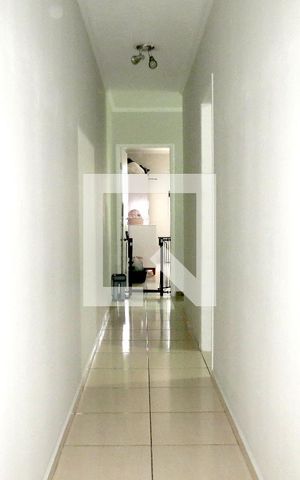 Casa à venda com 170m², 3 quartos e 3 vagasCorredor Interno Superior