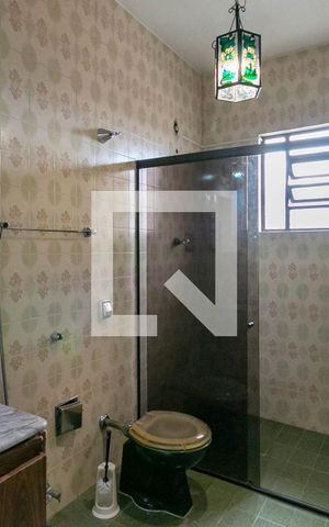 Casa à venda com 386m², 8 quartos e 2 vagasBanheiro 4