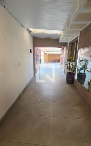 Casa à venda com 390m², 5 quartos e 8 vagas Casa à venda com 390m², 5 quartos e 8 vagasÁrea comum