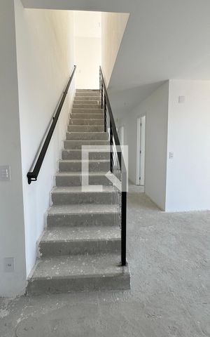 Apartamento para alugar com 121m², 3 quartos e 2 vagasEscada