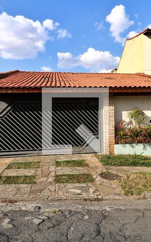 Casa à venda com 195m², 3 quartos e 3 vagasFachada