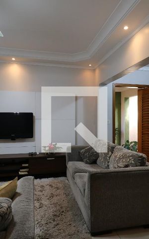 Casa à venda com 195m², 3 quartos e 3 vagasSala