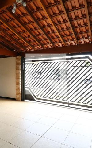 Casa à venda com 195m², 3 quartos e 3 vagasGaragem