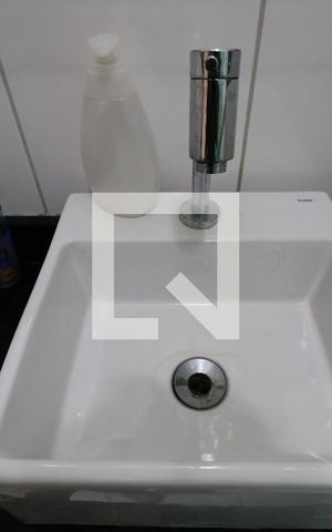Casa à venda com 195m², 3 quartos e 3 vagasBanheiro da Suíte 1 - Pia