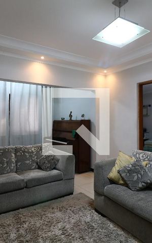 Casa à venda com 195m², 3 quartos e 3 vagasSala