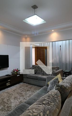 Casa à venda com 195m², 3 quartos e 3 vagasSala