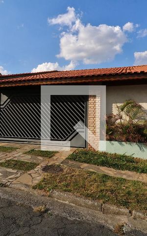 Casa à venda com 195m², 3 quartos e 3 vagasFachada