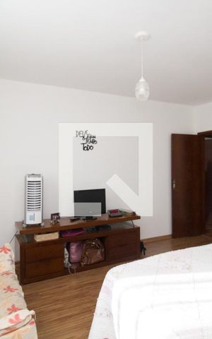 Casa à venda com 180m², 4 quartos e 2 vagas Casa à venda com 180m², 4 quartos e 2 vagasSuíte