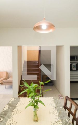 Casa à venda com 180m², 4 quartos e 2 vagas Casa à venda com 180m², 4 quartos e 2 vagasCopa