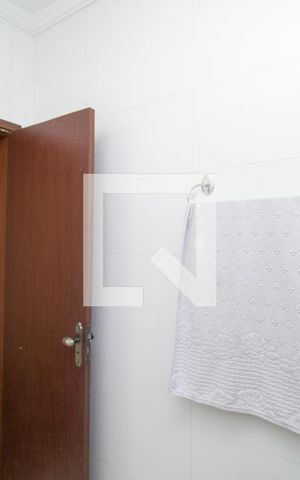 Casa à venda com 180m², 4 quartos e 2 vagas Casa à venda com 180m², 4 quartos e 2 vagasBanheiro