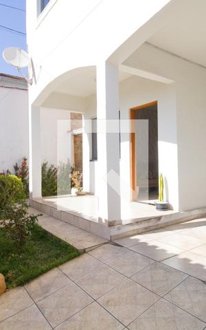 Casa à venda com 180m², 4 quartos e 2 vagas Casa à venda com 180m², 4 quartos e 2 vagasEntrada