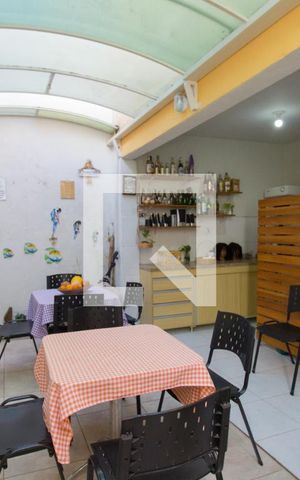 Casa à venda com 180m², 4 quartos e 2 vagas Casa à venda com 180m², 4 quartos e 2 vagasQuintal