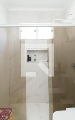 Casa à venda com 180m², 4 quartos e 2 vagas Casa à venda com 180m², 4 quartos e 2 vagasBanheiro
