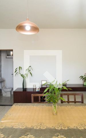Casa à venda com 180m², 4 quartos e 2 vagas Casa à venda com 180m², 4 quartos e 2 vagasCopa