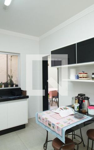Casa à venda com 180m², 4 quartos e 2 vagas Casa à venda com 180m², 4 quartos e 2 vagasCozinha