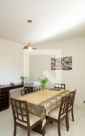 Casa à venda com 180m², 4 quartos e 2 vagas Casa à venda com 180m², 4 quartos e 2 vagasCopa