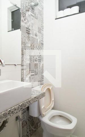Casa à venda com 180m², 4 quartos e 2 vagas Casa à venda com 180m², 4 quartos e 2 vagasLavabo