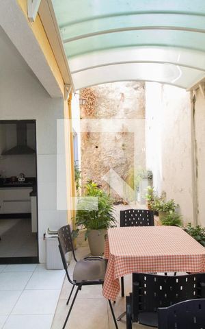 Casa à venda com 180m², 4 quartos e 2 vagas Casa à venda com 180m², 4 quartos e 2 vagasQuintal