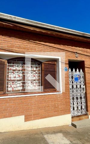 Casa à venda com 119m², 3 quartos e sem vaga Casa à venda com 119m², 3 quartos e sem vagaFachada