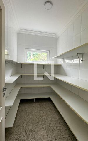 Casa de condomínio à venda com 1250m², 6 quartos e 5 vagasDespensa