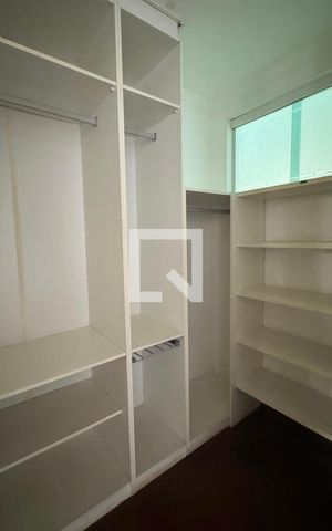 Casa de condomínio à venda com 1250m², 6 quartos e 5 vagasCloset da suíte 3