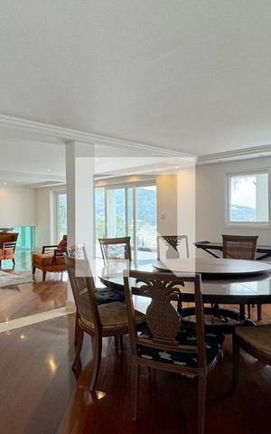 Casa de condomínio à venda com 1250m², 6 quartos e 5 vagasSala de Jantar