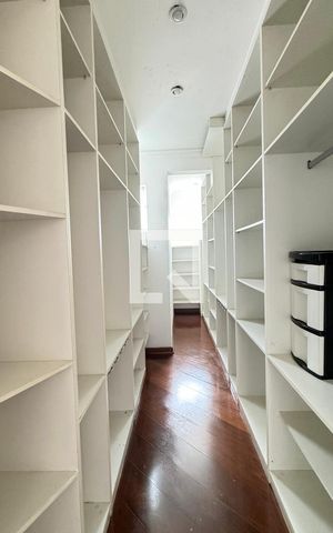Casa de condomínio à venda com 1250m², 6 quartos e 5 vagascloset da Suíte master