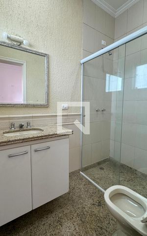 Casa de condomínio à venda com 1250m², 6 quartos e 5 vagasbanheiro da Suíte 5