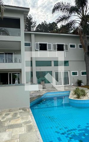 Casa de condomínio à venda com 1250m², 6 quartos e 5 vagasPiscina