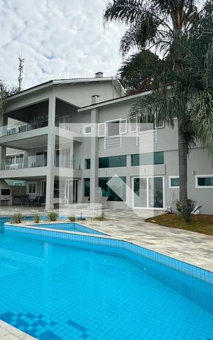 Casa de condomínio à venda com 1250m², 6 quartos e 5 vagasPiscina