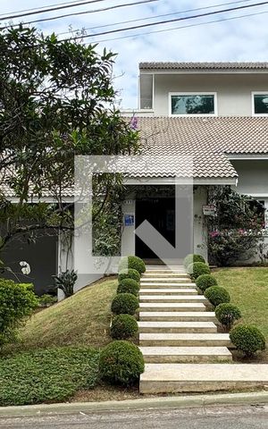 Casa de condomínio à venda com 1250m², 6 quartos e 5 vagasFachada