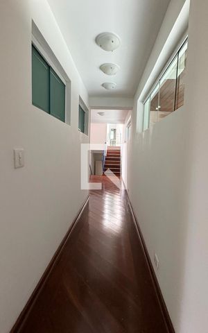Casa de condomínio à venda com 1250m², 6 quartos e 5 vagasCorredor